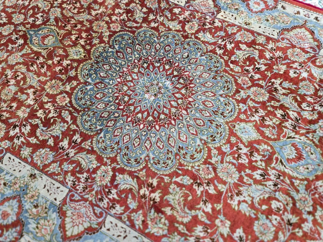 ペルシャ絨毯 クム産Ahmadi工房本物保証手織りシルク126cm×80cm