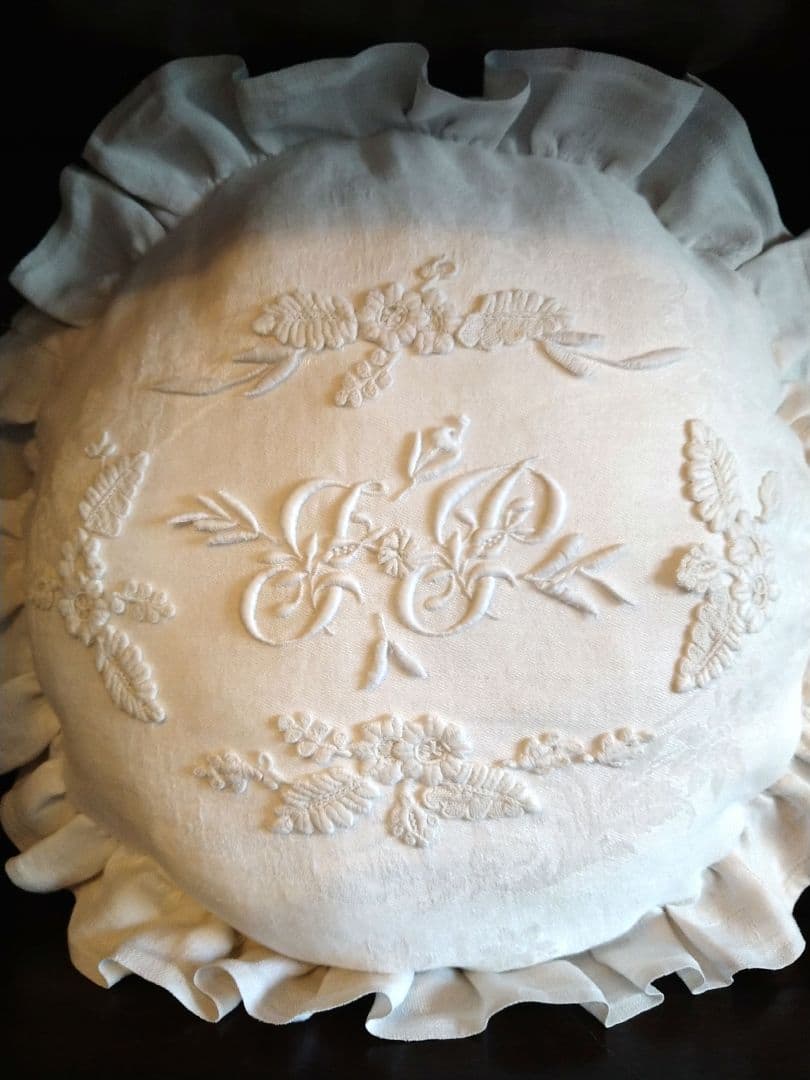 ★フランスアンティーク　クッション　イニシャル刺繍★