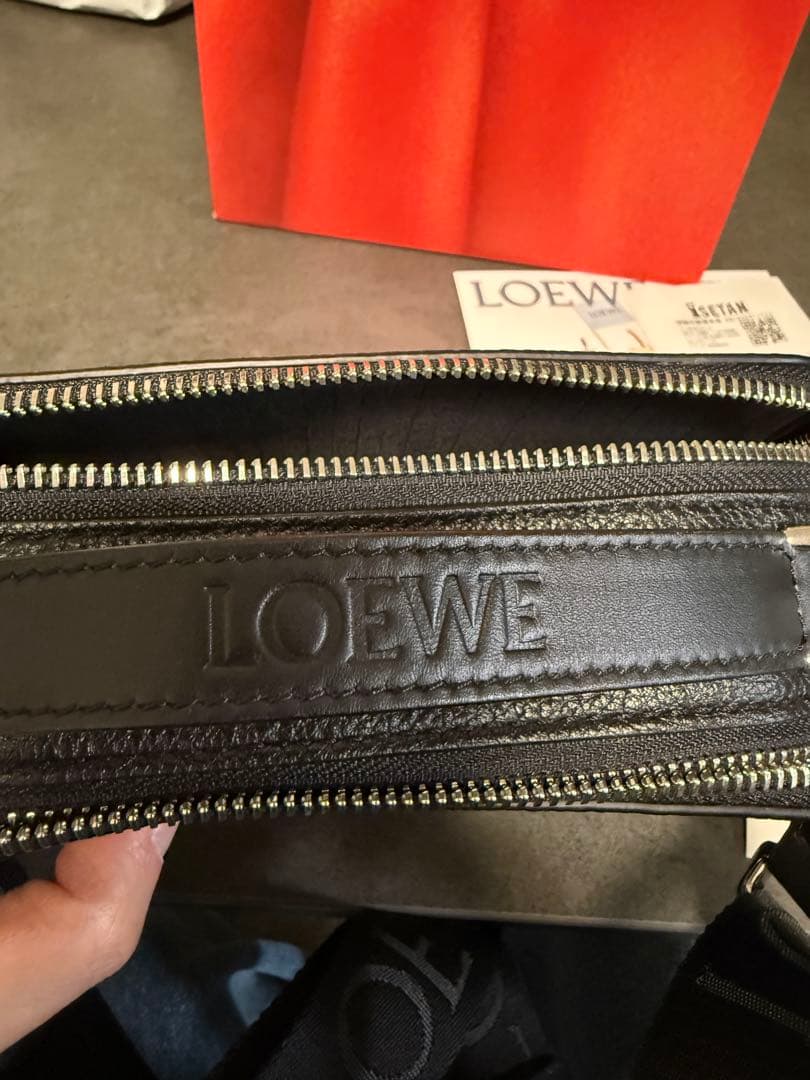 LOEWE ブラック レザー ショルダーバッグ