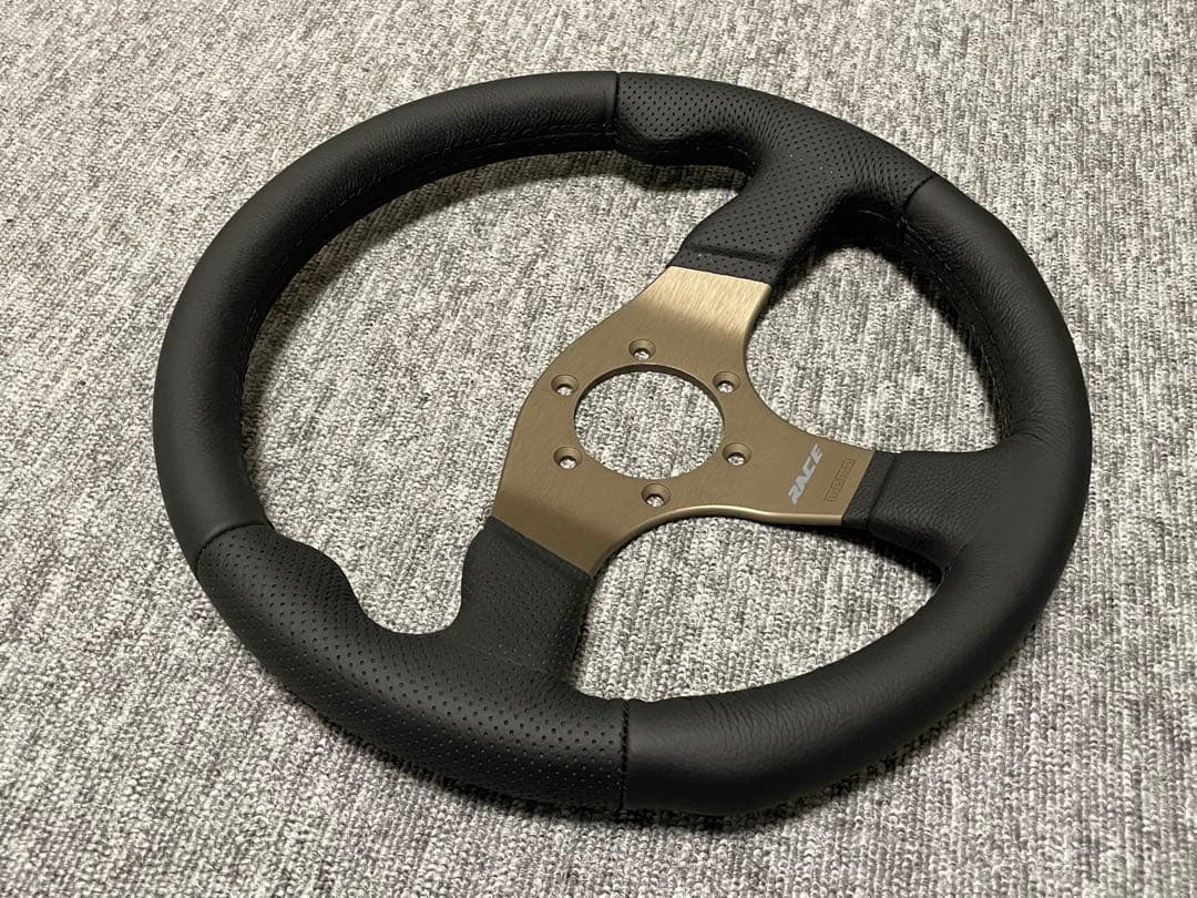 Cube　MOMO RACE 32 ステアリング 正規品 ほぼ未使用