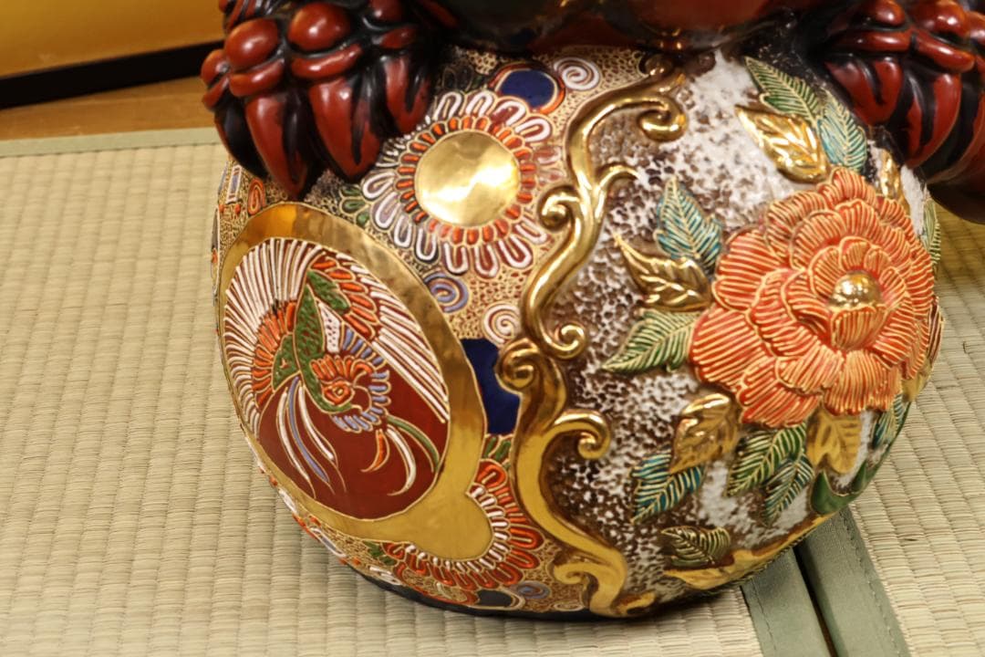 アン、九谷焼　八幡釜　太吉　獅子　牡丹　置物　床飾　高さ56㎝ BK043