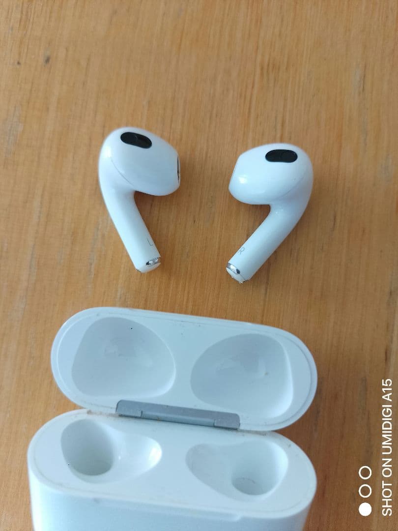 こ*う様 AirPods3 本体 ホワイト 充電ケース付き