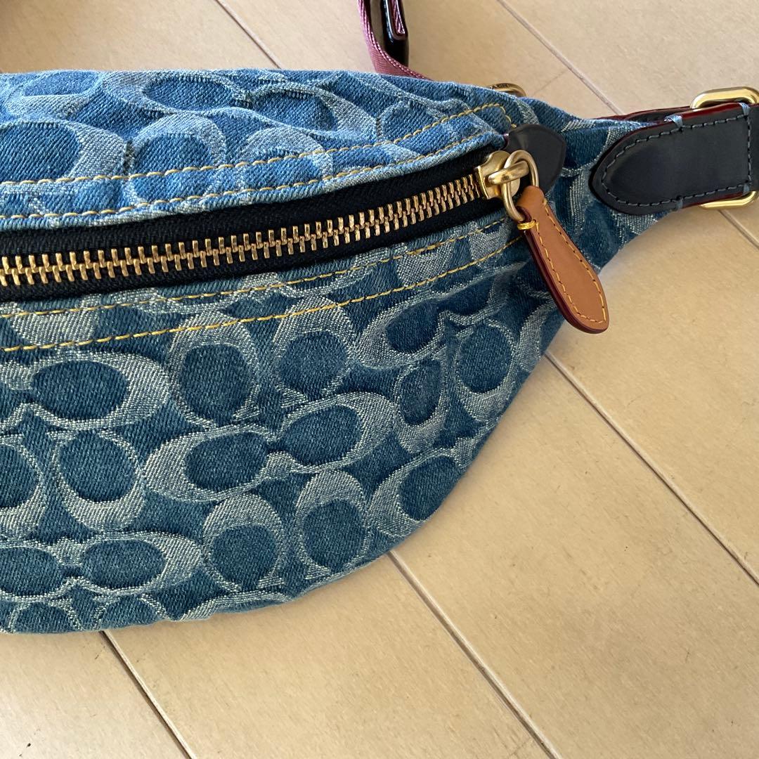Coach デニムボディバッグ