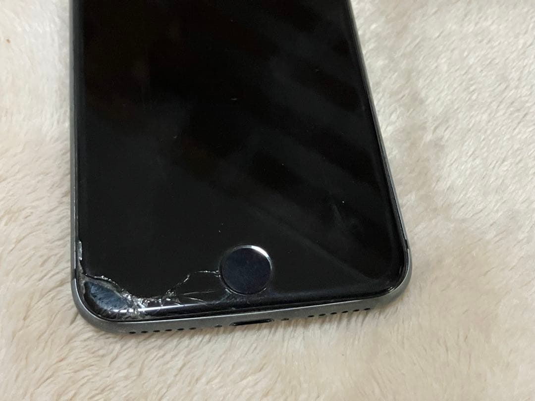 iPhone8 ブラック 画面ひび割れあり