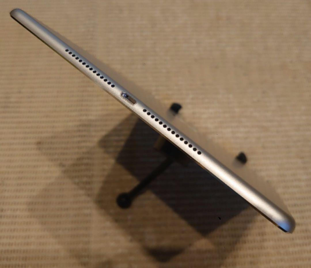 完動品iPad Air2(A1566)本体32GBシルバー送料込T4BWR