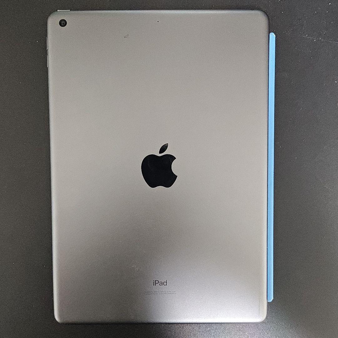 Apple iPad 第7世代　シルバー ケース付き