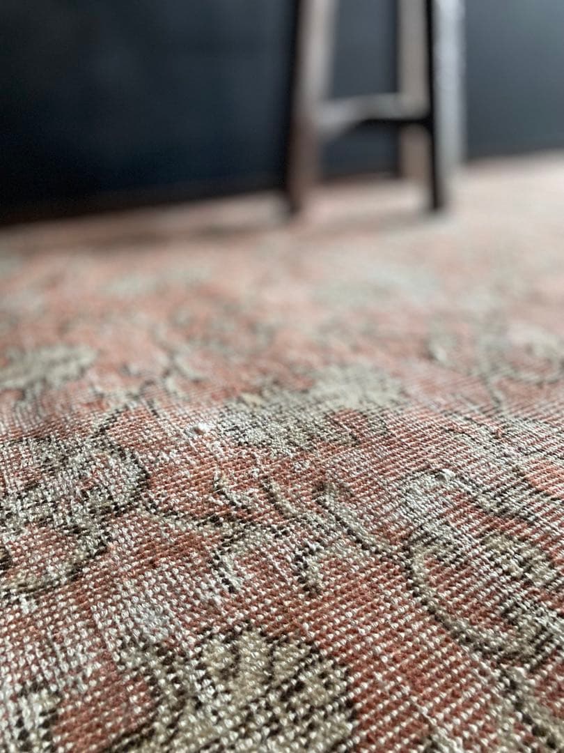 シャビーピーチ紋章柄　ヴィンテージラグ　トルコラグ