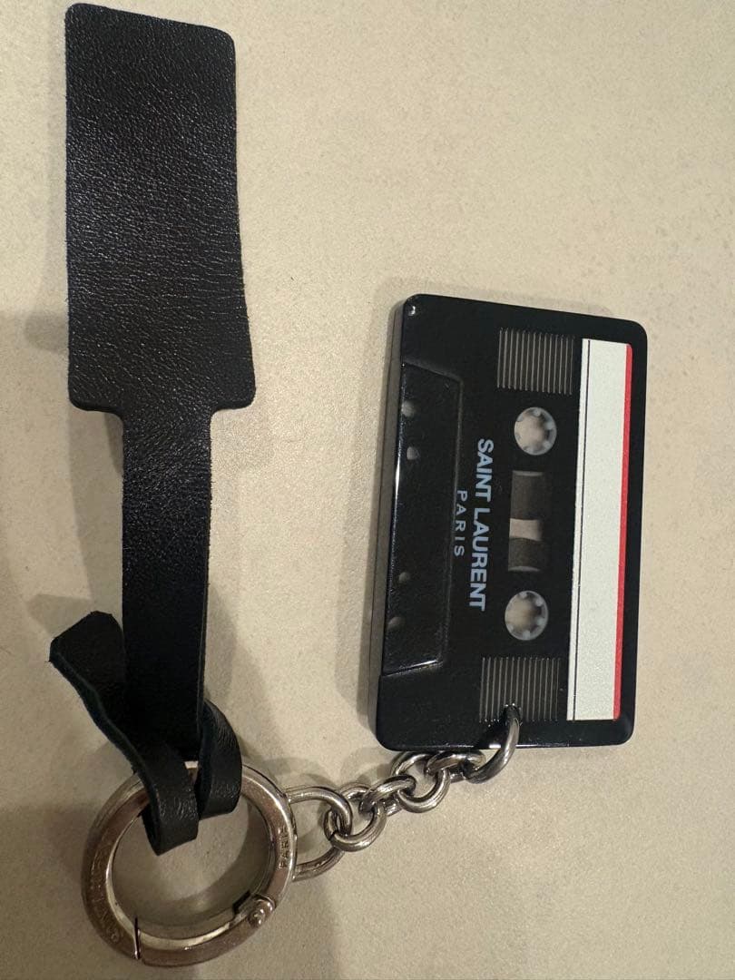 メ*ジ様 【美品】サンローラン　カセットテープキーリング