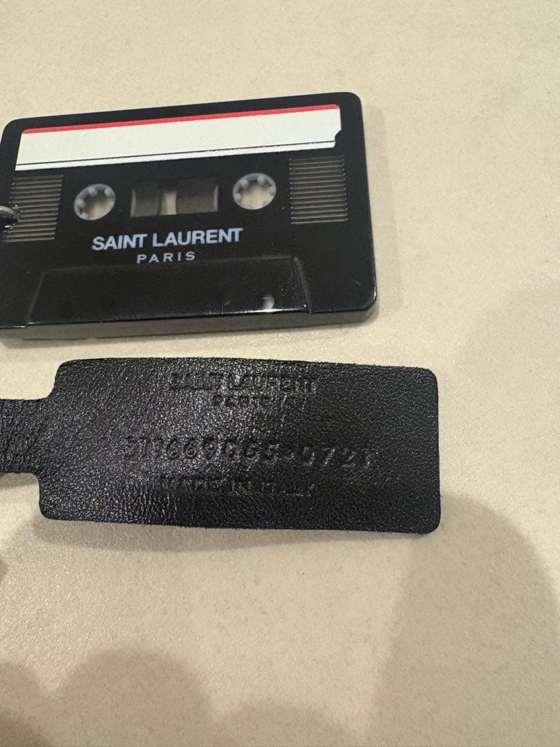 メ*ジ様 【美品】サンローラン　カセットテープキーリング