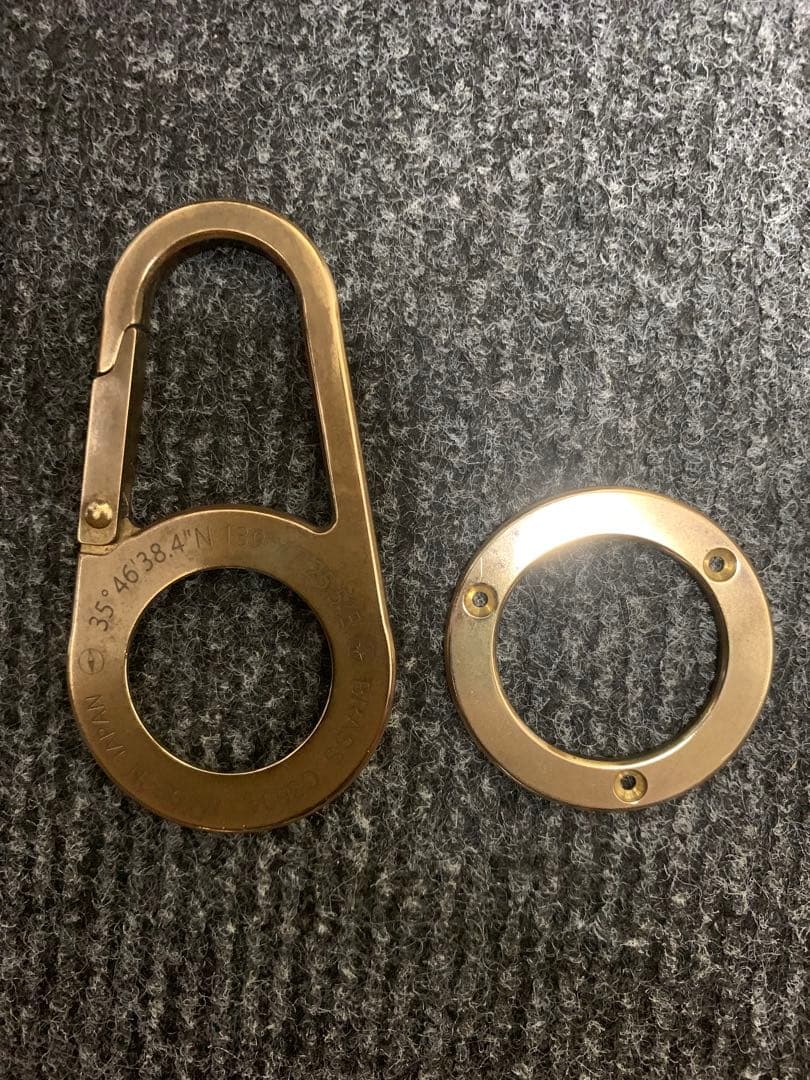 Saegusa inc. shop AirTag carabiner 真鍮