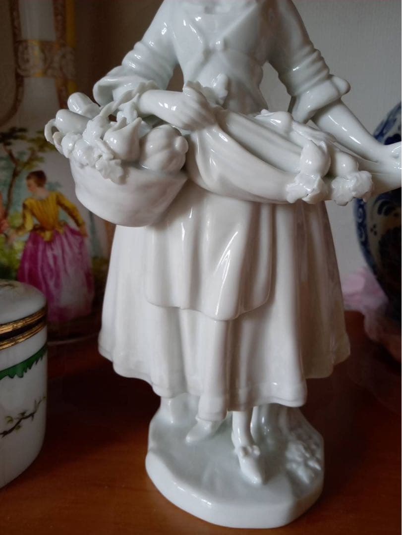 Augarten アウガルテン　フィギュリン　陶器　人形　磁器人形　検　ヘレンド