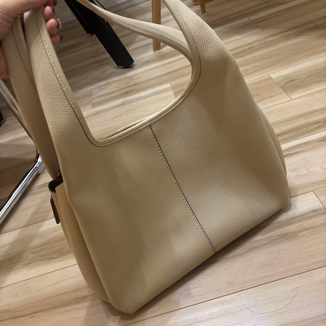 ち*坊様 ベージュ 合成皮革 ハンドバッグ　定価8万6千円