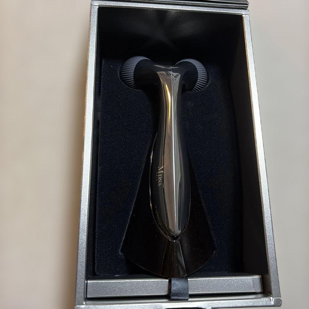 MDNA SKIN 美顔ローラー ブラック