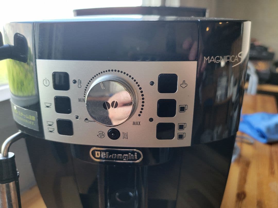 デロンギ マグニフィカS コンパクト全自動コーヒーマシン　ECAM22112B