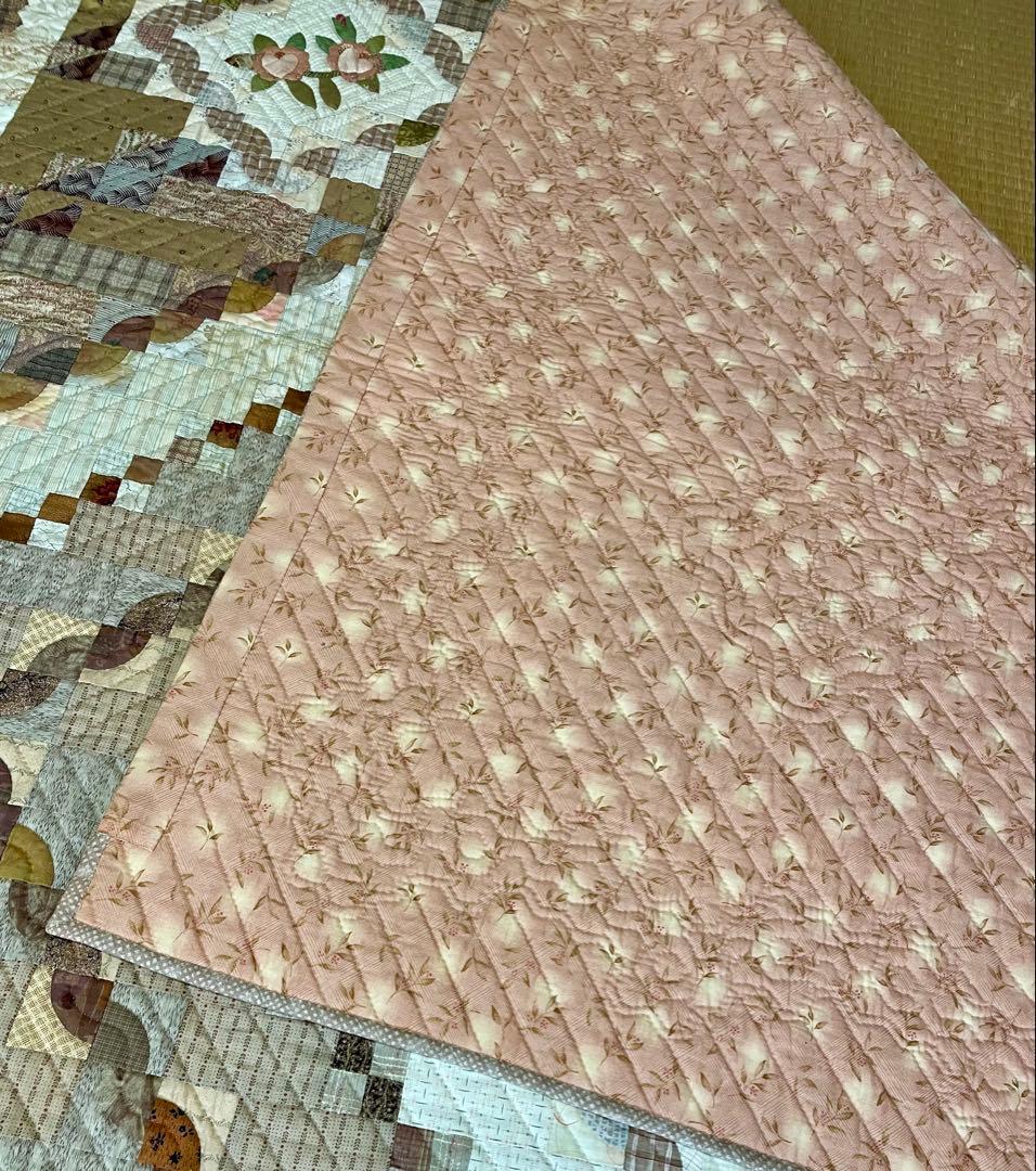 パッチワークキルト　タペストリー　ベッドカバーサイズ