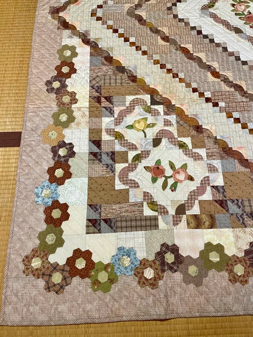 パッチワークキルト　タペストリー　ベッドカバーサイズ