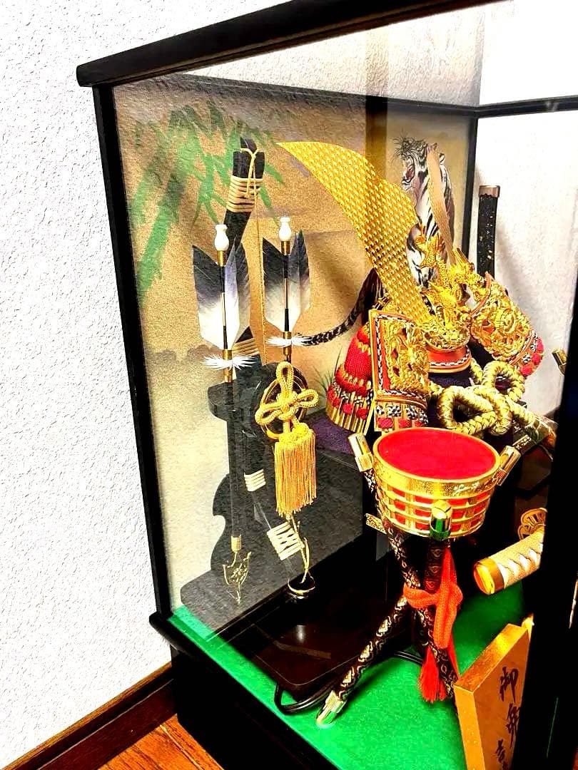 【新品同様】五月人形　兜ケース入り　オルゴール付き　13号吉徳工房