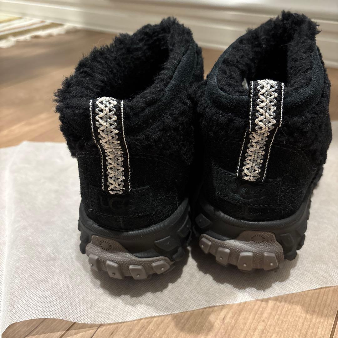 UGGモコモコショートブーツ