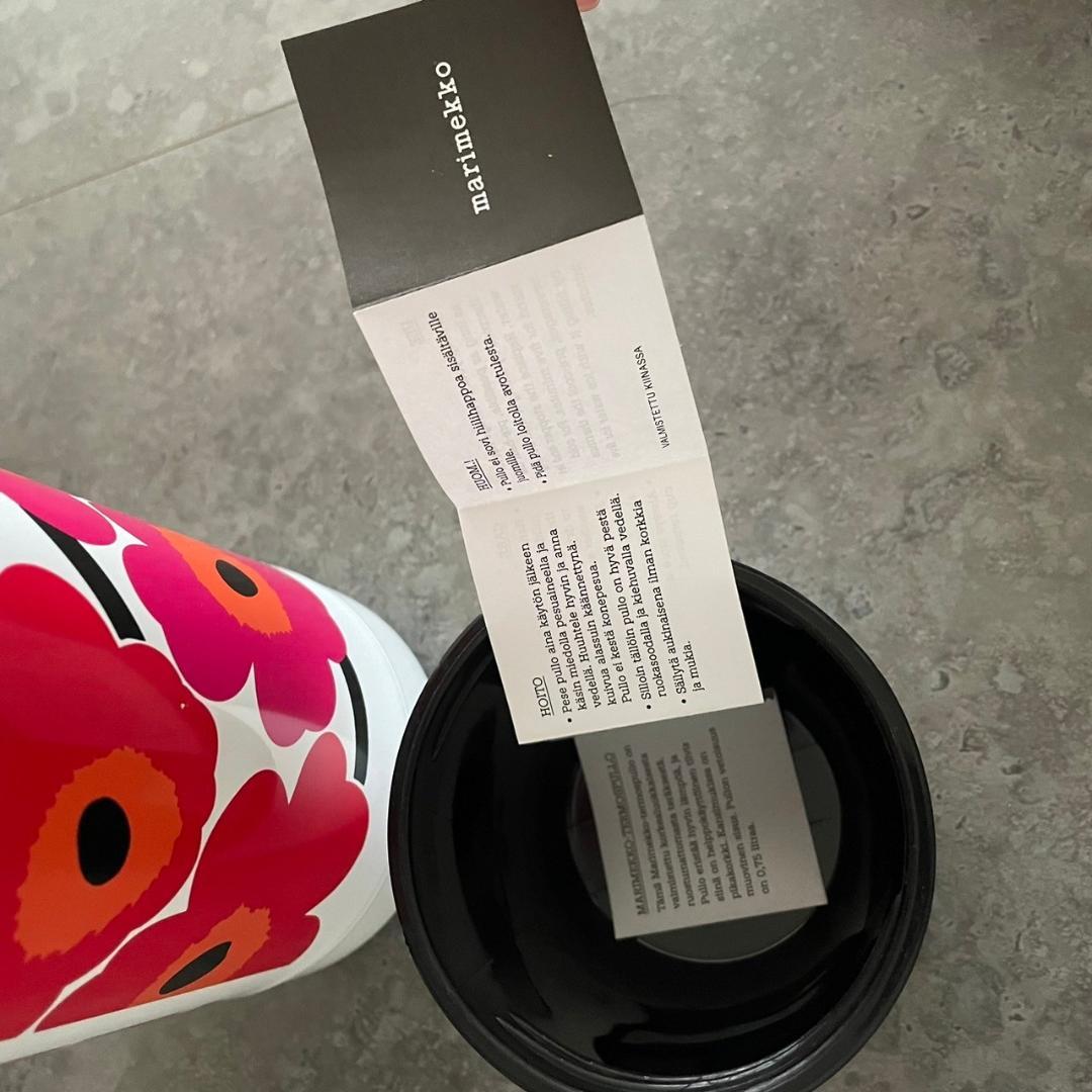 新品　Marimekko　マリメッコ　水筒　魔法瓶　ウニッコ　1L　北欧
