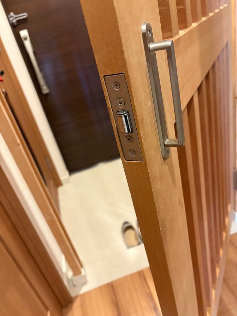 ペット脱走防止ドア ハイクオリティ無垢材　インテリア性抜群❗️