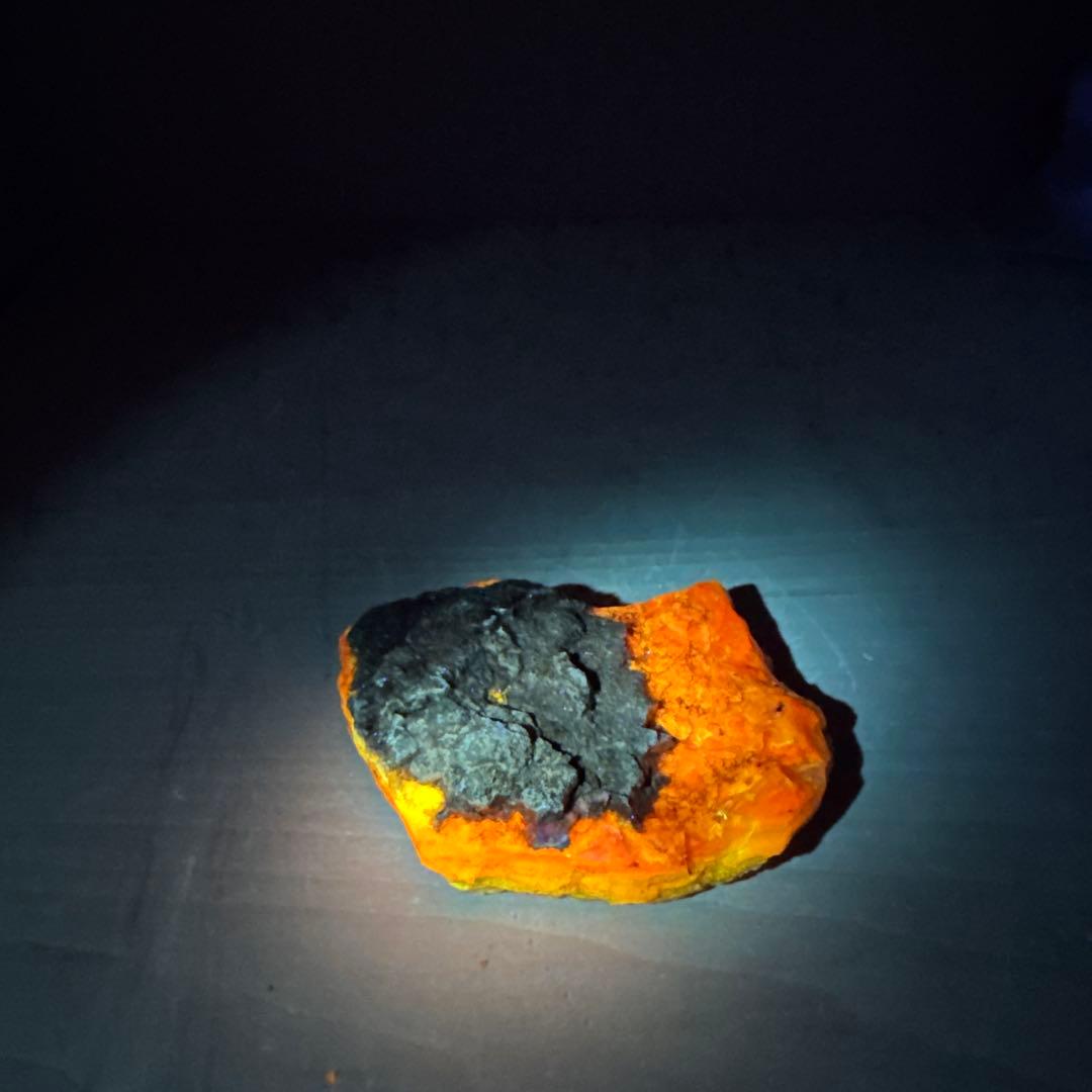 北海道石　然別オパール　蛍光オパール172g