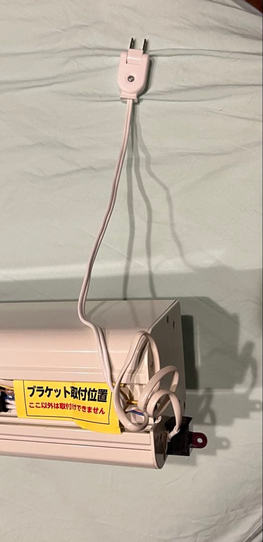 美品　天井取付タイプ　電動スクリーン 100インチ シアタースハウス製品