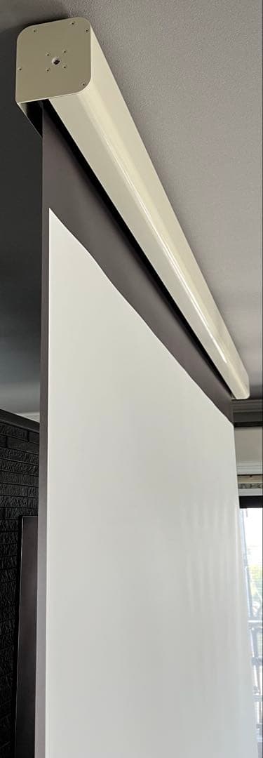 美品　天井取付タイプ　電動スクリーン 100インチ シアタースハウス製品