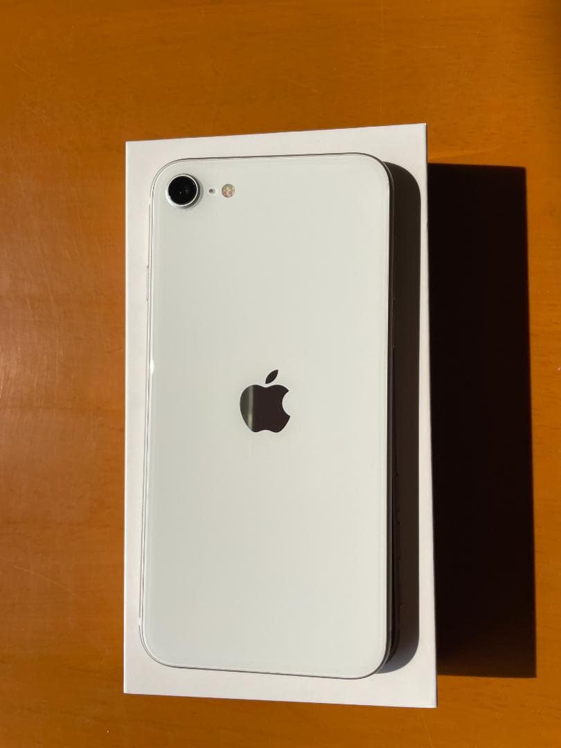 めりくりさん専用＜美品＞iPhone SE２ホワイト 外箱、充電ケーブル他