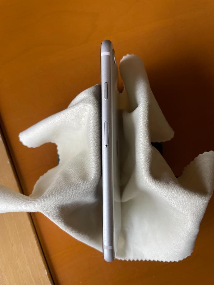 めりくりさん専用＜美品＞iPhone SE２ホワイト 外箱、充電ケーブル他