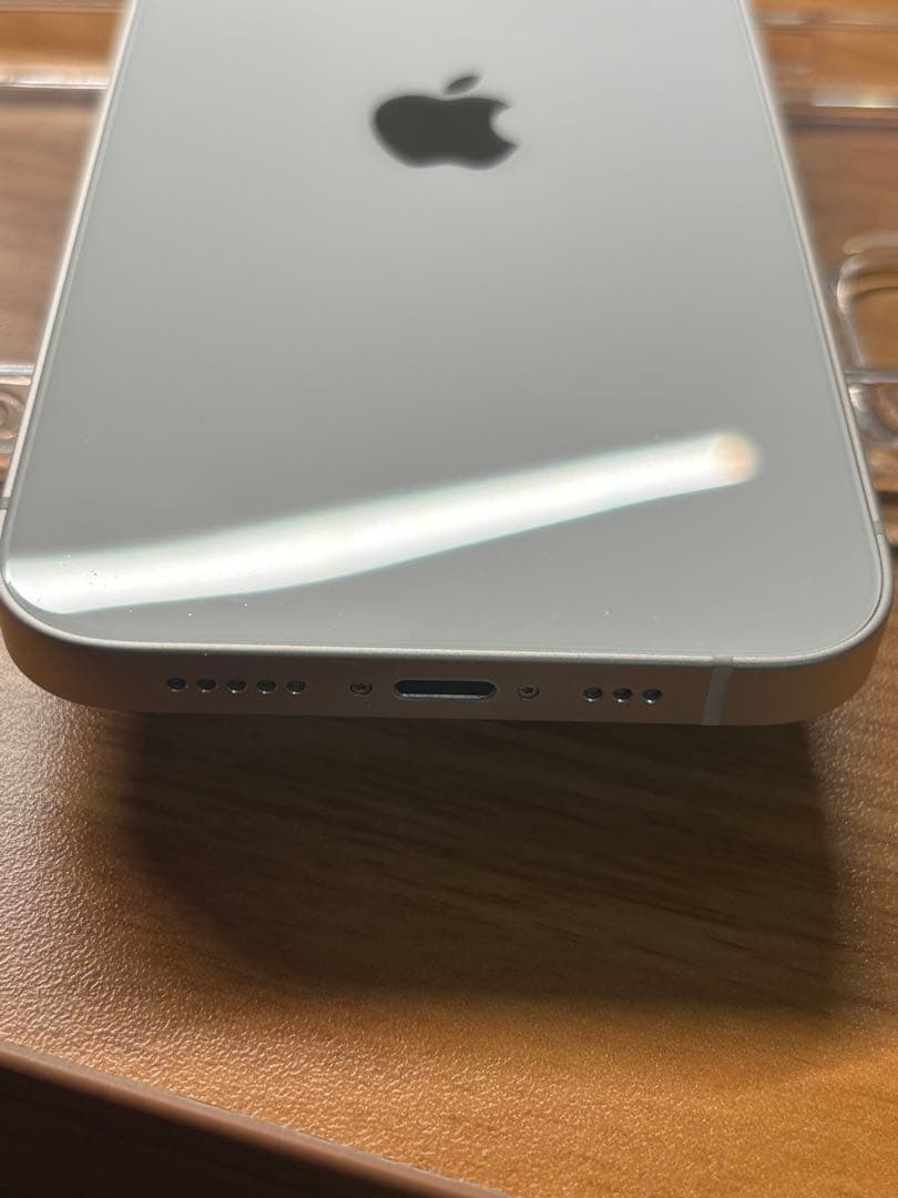 Apple iPhone 13 ホワイト 本体 クリアケース付き