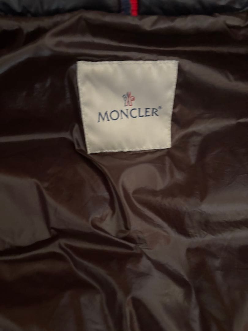 MONCLER 黒 ダウンベスト