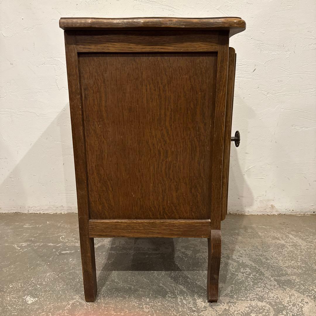 年末年始saleヴィンテージ　木製サイドテーブル　扉収納付き　1