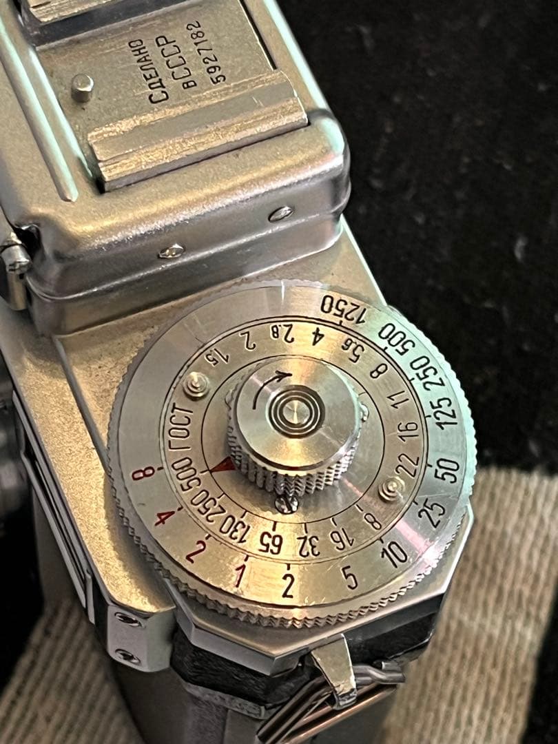 Kiev 4 フィルムカメラ ＋レンズ＋フード革ケースひ付き