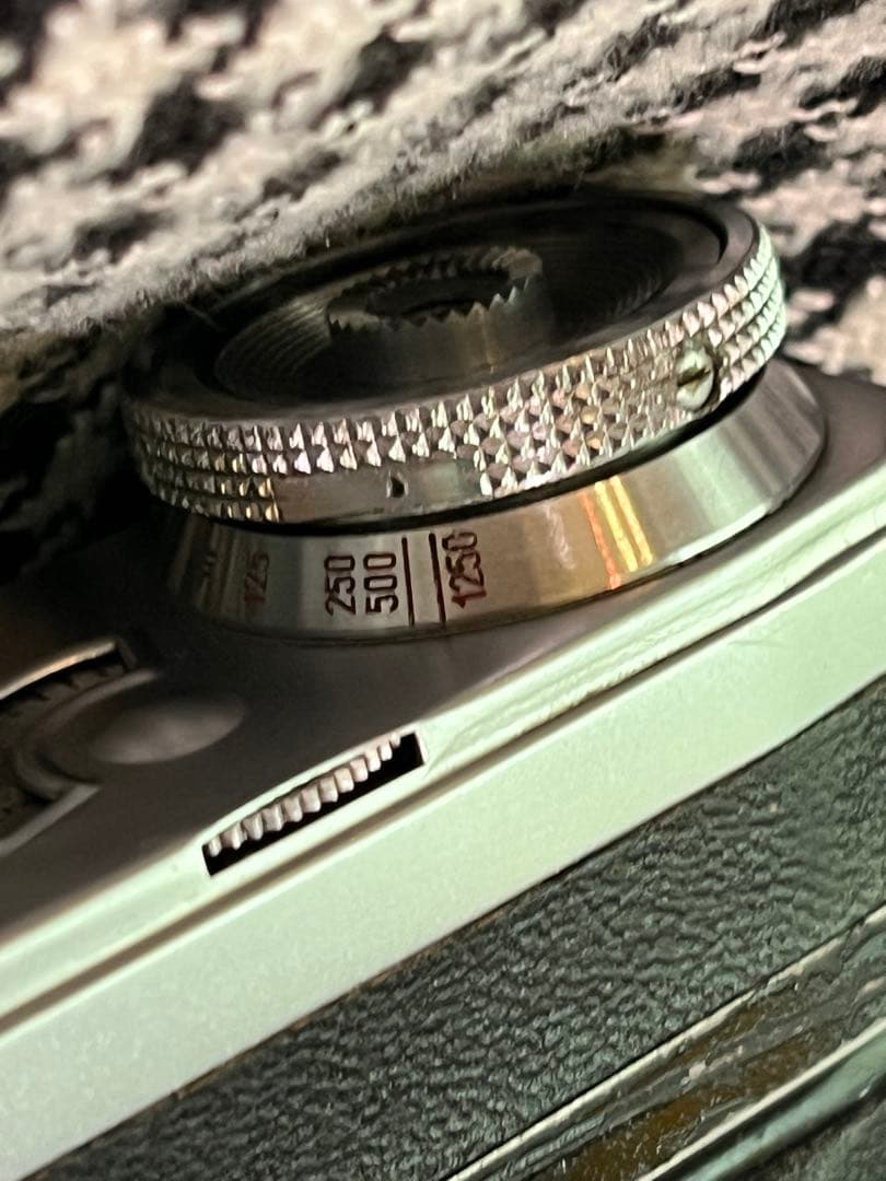 Kiev 4 フィルムカメラ ＋レンズ＋フード革ケースひ付き