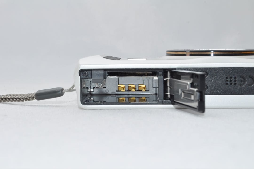 ☆美品☆ CASIO カシオ EX-ZR100 コンパクト デジタル カメラ