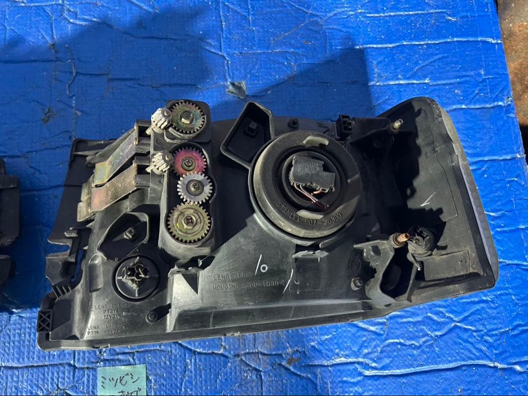 三菱　ミニキャブ　U62T ヘッドライト左右セット