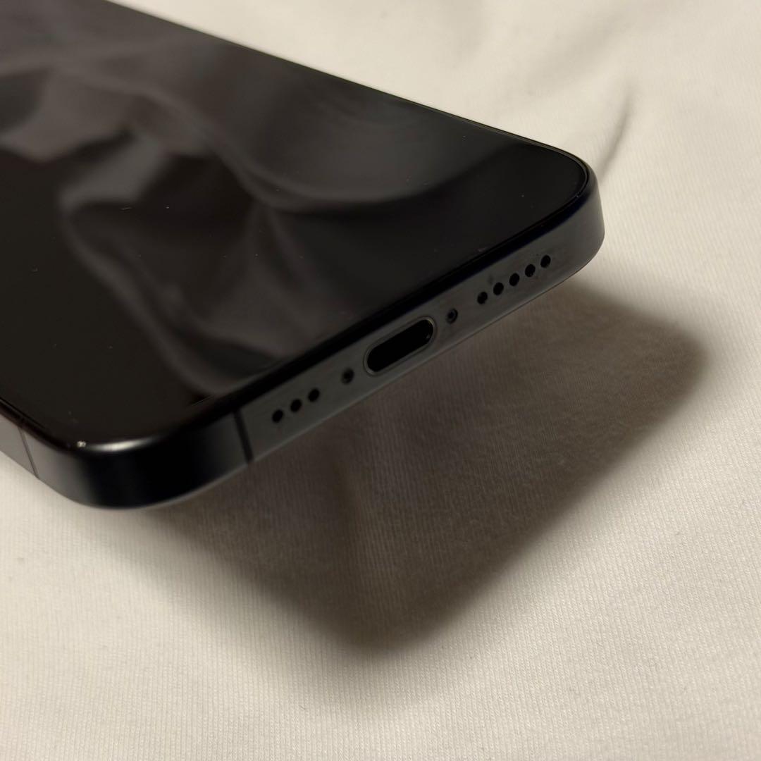 Apple iPhone 15 Pro ブラックチタニウム 本体