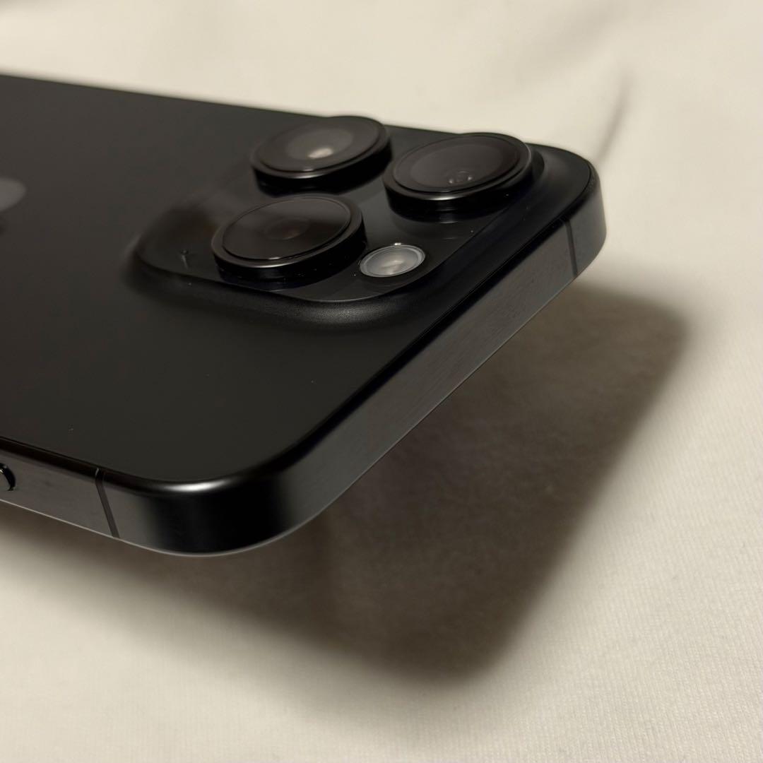 Apple iPhone 15 Pro ブラックチタニウム 本体