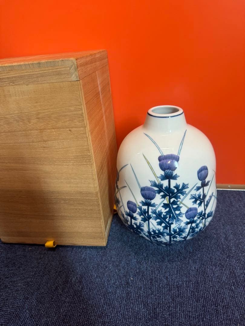 2056  有田焼　視行窯　視行作　染付花草　花瓶