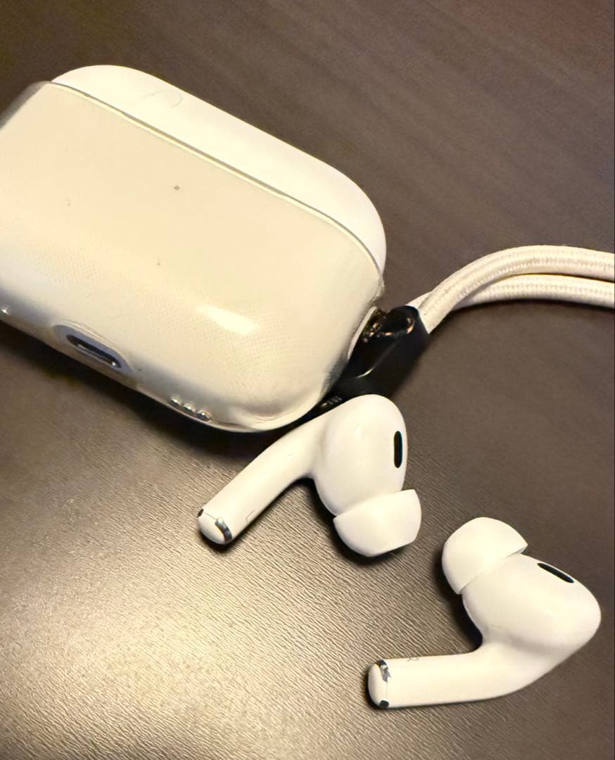 ト*ン様 AirPods Pro 2 充電器・箱なし　本体とケースのみ