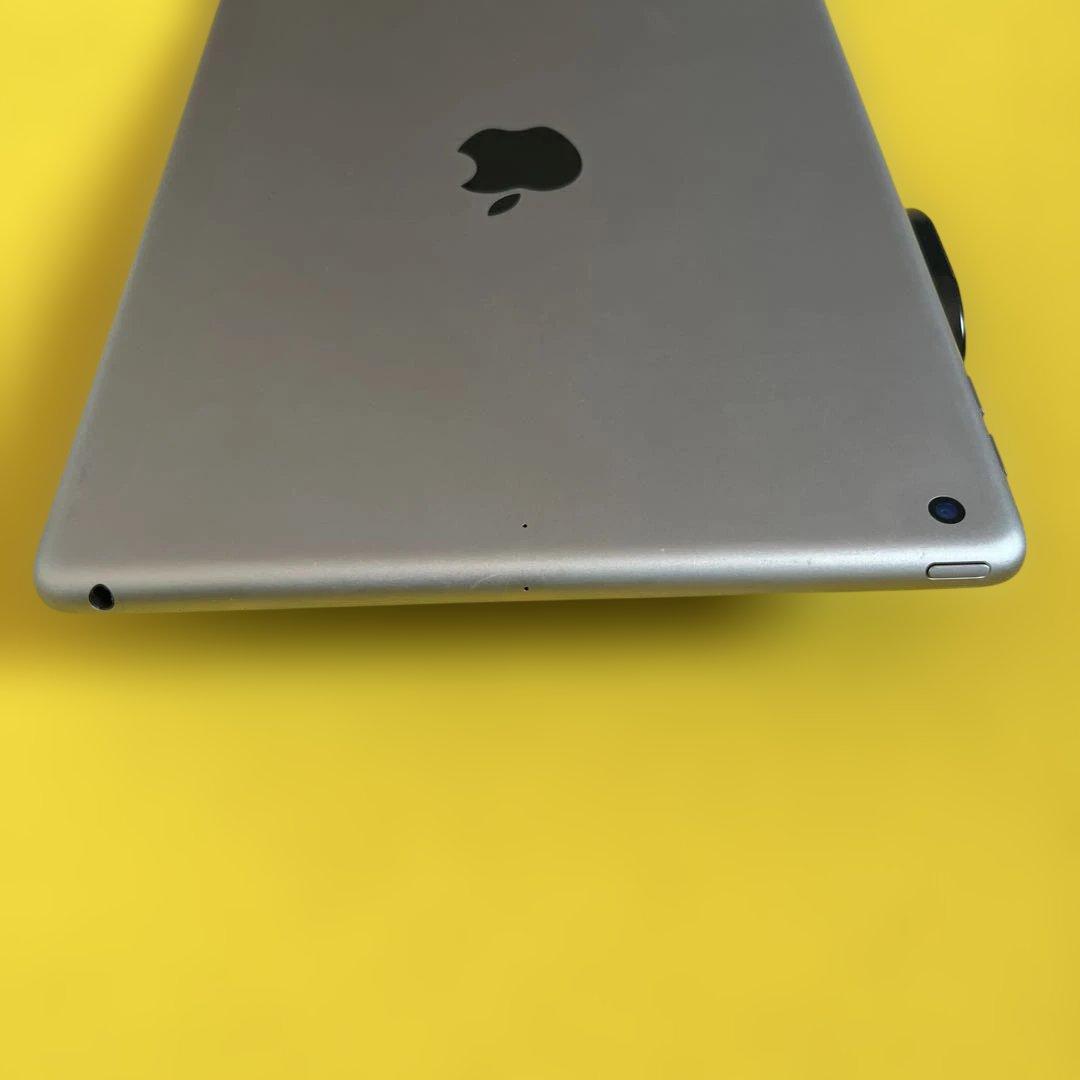 Apple iPad (第5世代) シルバー