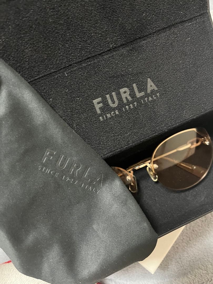 FURLA ゴールドフレーム ブラウンレンズ サングラス