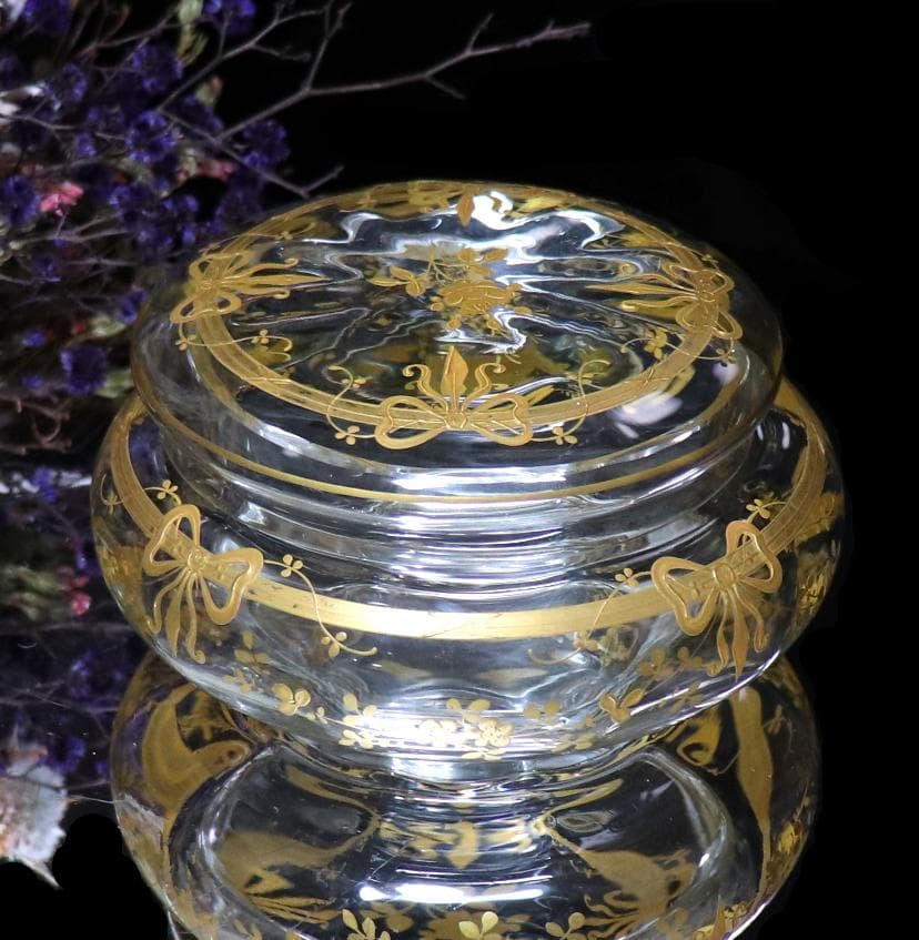 オールド・バカラ 金彩装飾 大型 蓋物 花つなぎ模様&リボン アンティーク