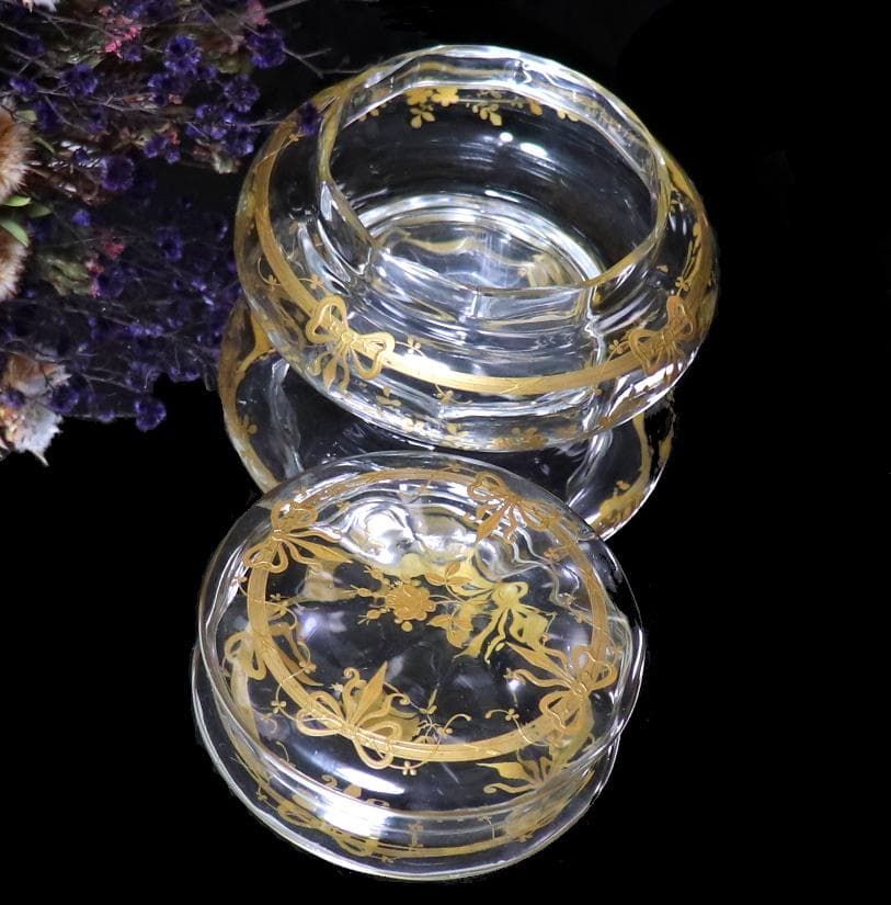 オールド・バカラ 金彩装飾 大型 蓋物 花つなぎ模様&リボン アンティーク