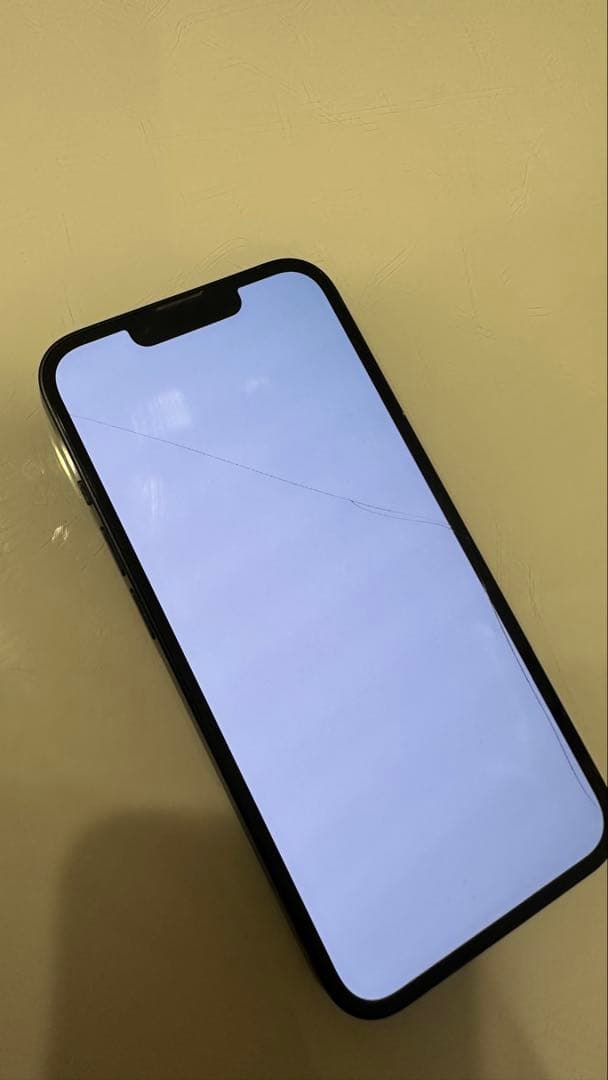 Apple iPhone 13 ミッドナイト　本体 ひび割れあり