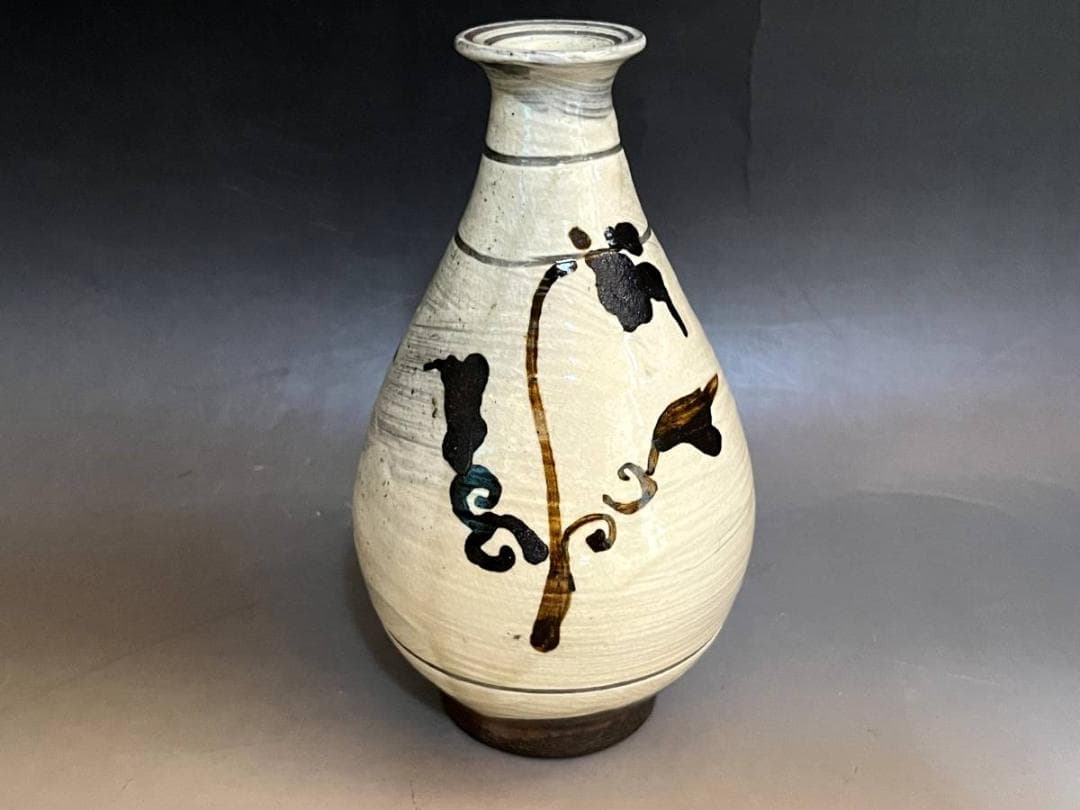 花瓶■韓国人間国宝 樊川窯【安東五作】白釉刷毛目唐草花紋 花器 韓国人間文化財■