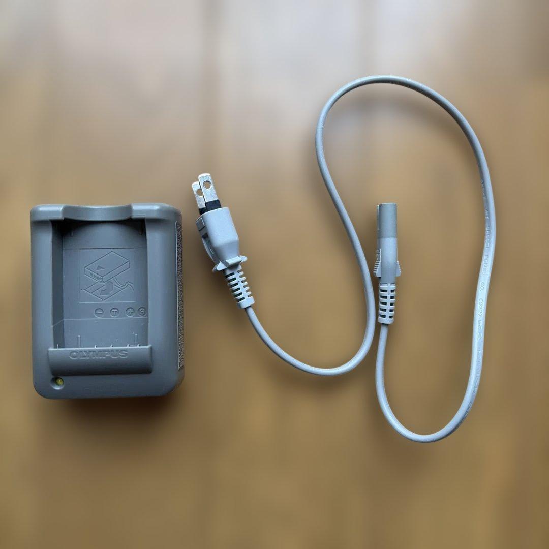 OLYMPUS ミラーレスカメラ(E-PL2)本体、レンズ2個と付属品