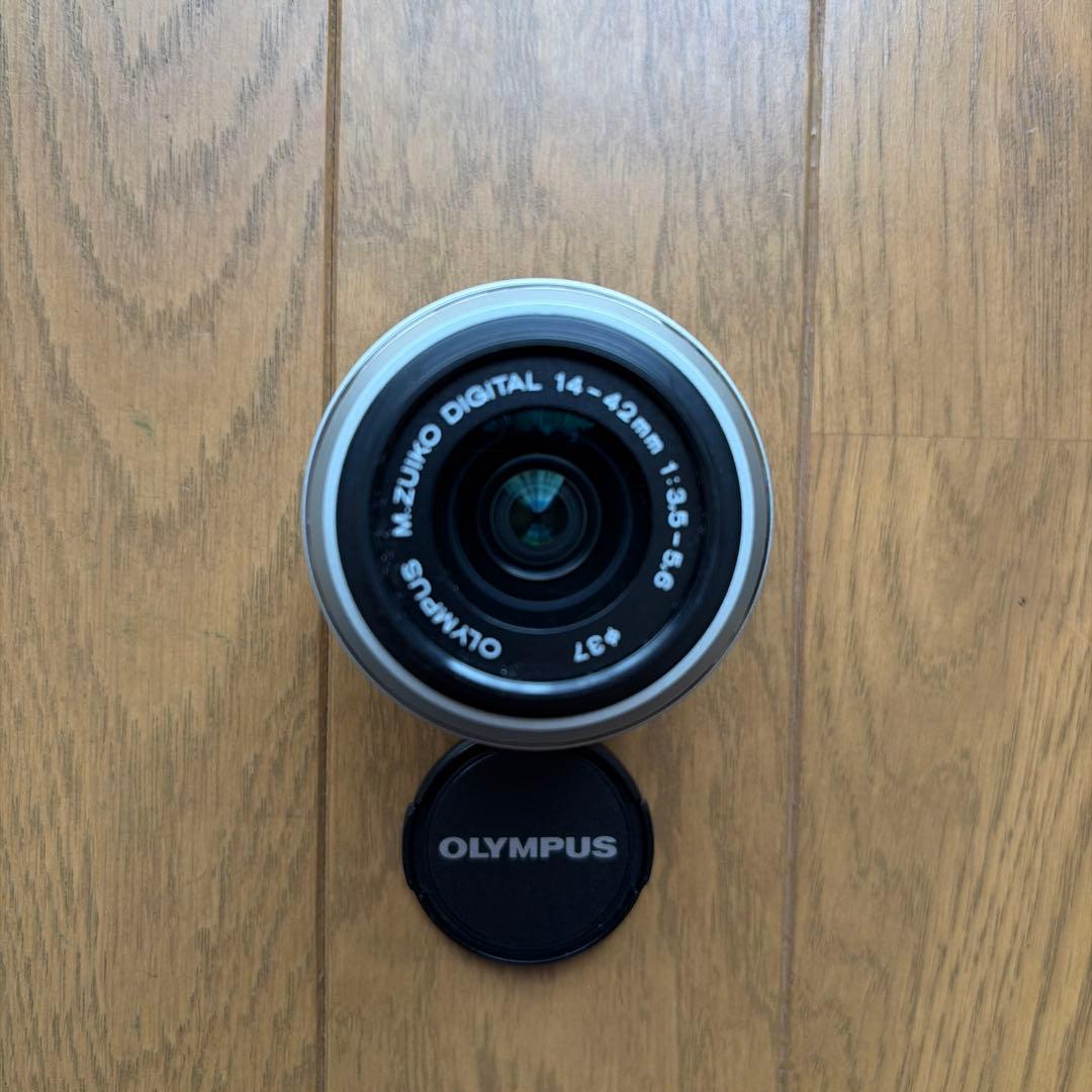 OLYMPUS ミラーレスカメラ(E-PL2)本体、レンズ2個と付属品