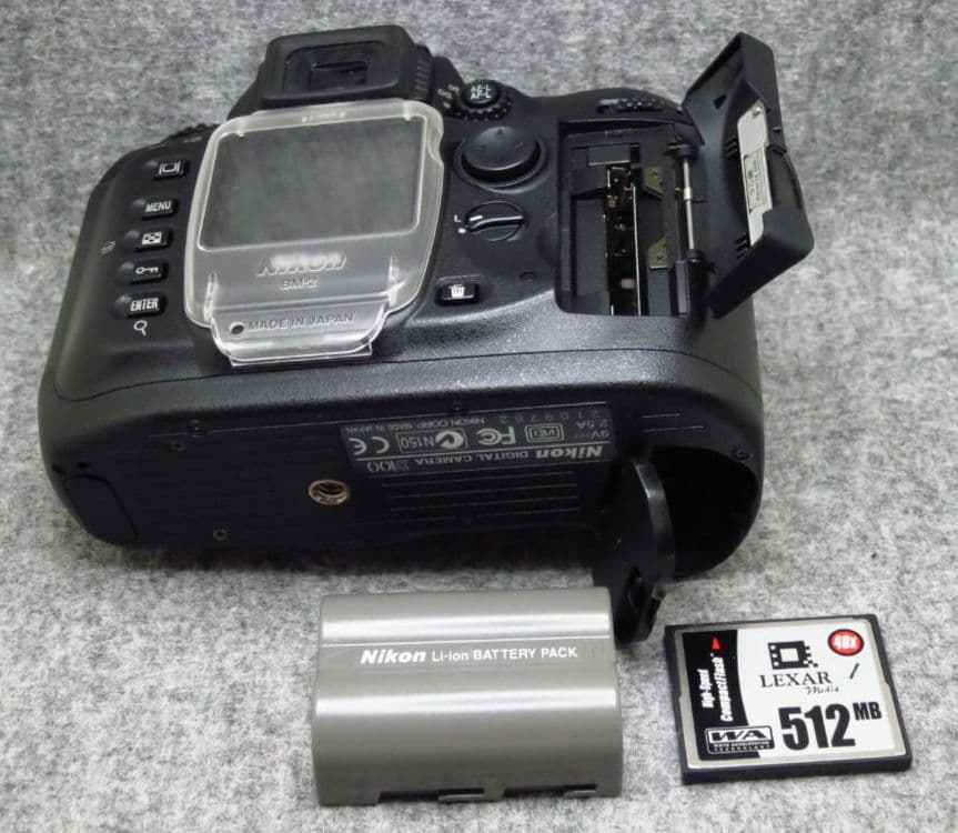 NIKON D100 標準ズームレンズ付