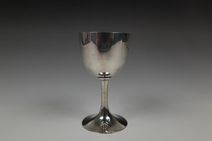 ☆アンティーク　純銀製 菊梅文様　彫金杯　美品です ☆